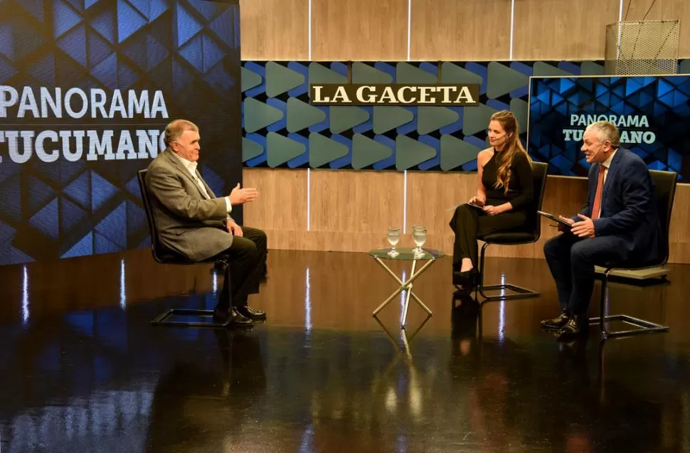 EN LA GACETA. Jaldo es entrevistado por Carolina Servetto y Federico van Mameren en Panorama Tucumano. la gaceta / foto de josé nuno