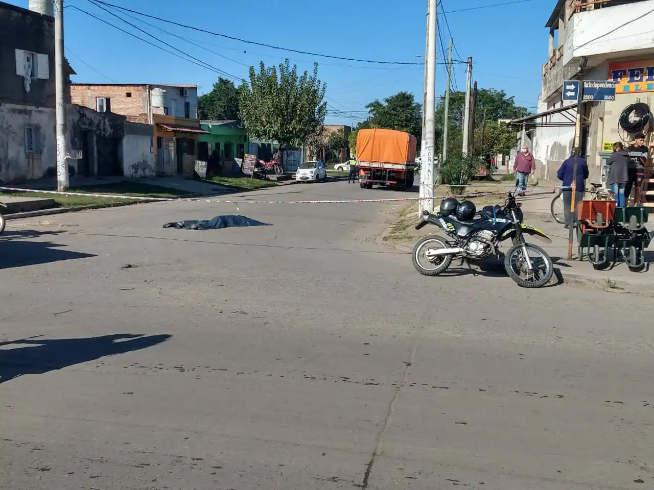 Polémica por el destino del cuerpo de un accidentado: la familia lo llevó en una cama a su casa