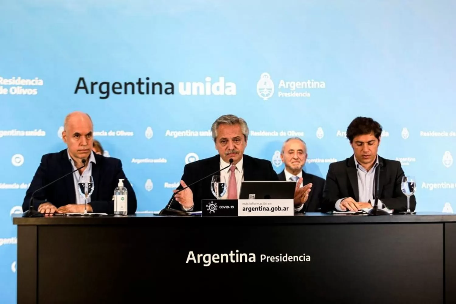 EN CONFERENCIA. Alberto Fernández, junto a Rodríguez Larreta y Kicillof.