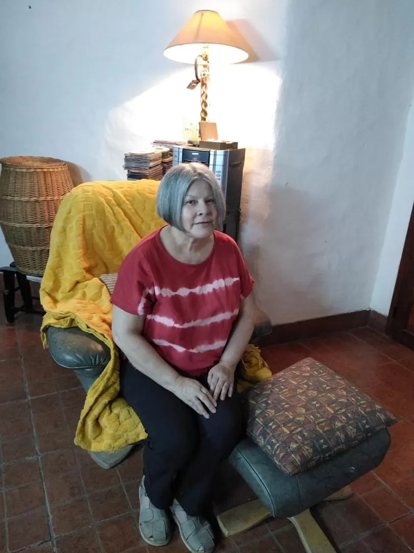 EN SU HOGAR DE AMAICHA. Marisa Villagra recordó sus comienzos, los años del exilio y habló de su presente.  