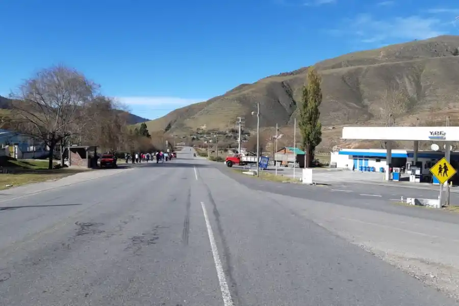 En los Valles, un grupo de manifestantes pide la liberación de la cacique Mamaní