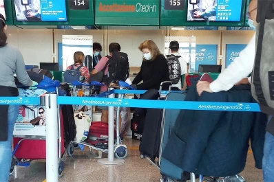 Llegaron al país 243 argentinos que estaban varados en Italia