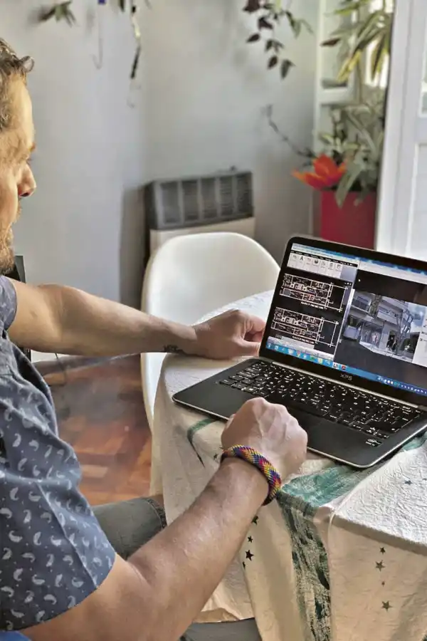 ARQUITECTURA. Máximo Coletti sostiene que buena parte del trabajo que antes se hacía en el estudio, se trasladará a las casas.