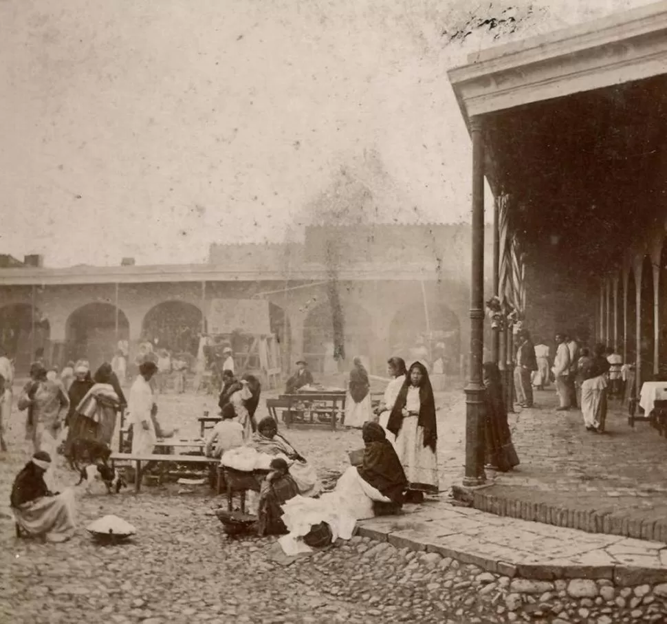 EL AZOTE DEL CÓLERA. Una escena de la cotidianidad del Mercado de Algarrobo durante epidemia de 1887.  