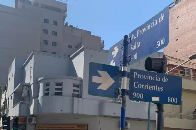 Choque y vuelco en la esquina de Salta y Corrientes