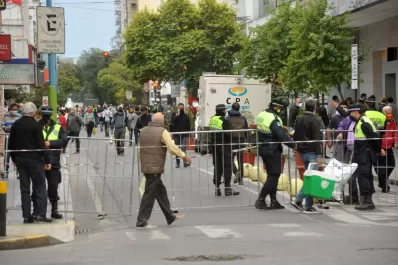 Manzur pidió que sólo salga la gente que lo necesite y el resto se quede en sus casas
