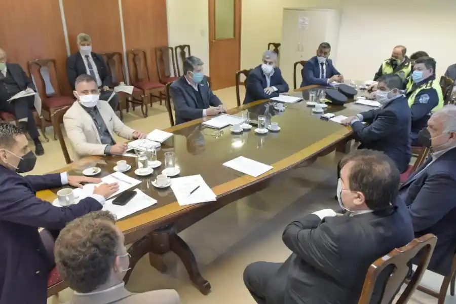 EN REUNIÓN. La comisión de Seguridad de la Legislatura recibió al ministro Maley y al resto de las autoridades de la cartera. Foto: Prensa Legislatura