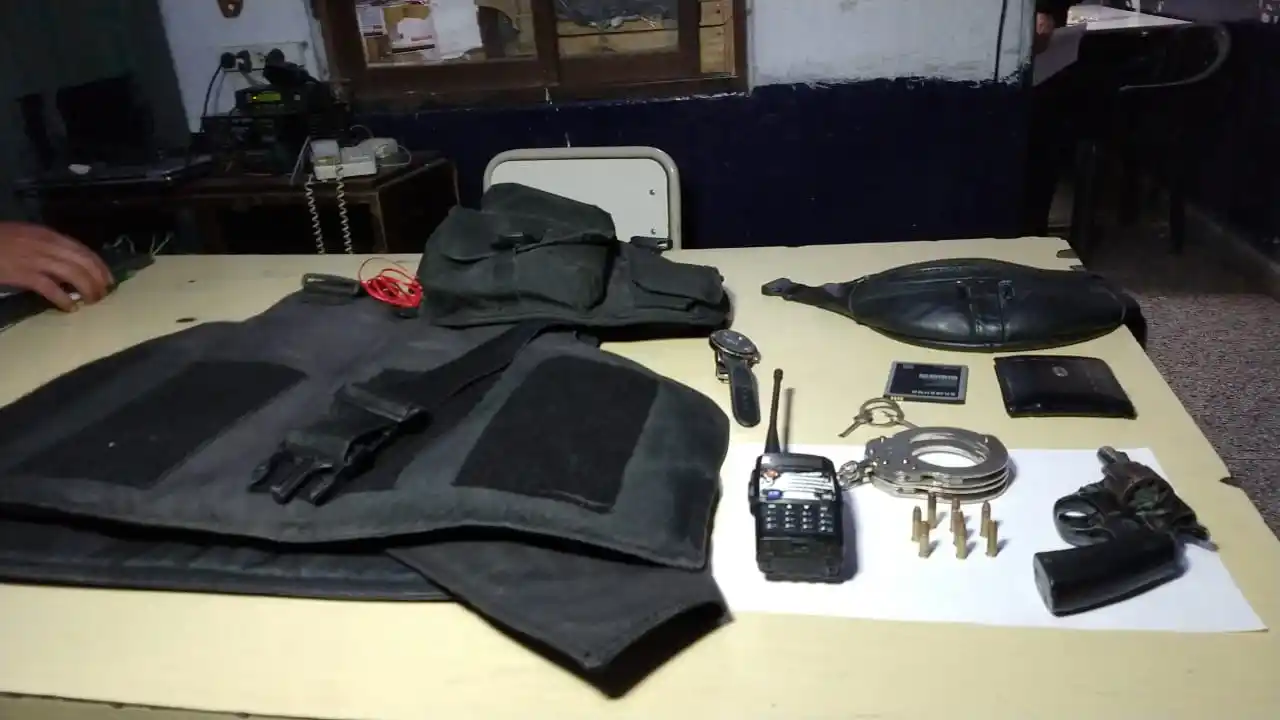 En moto y sin permiso: un falso policía fue atrapado en la zona de Villa Angelina