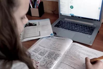 Cuál es el plan del Gobierno para la vuelta a clases y qué pasa con las licencias para padres