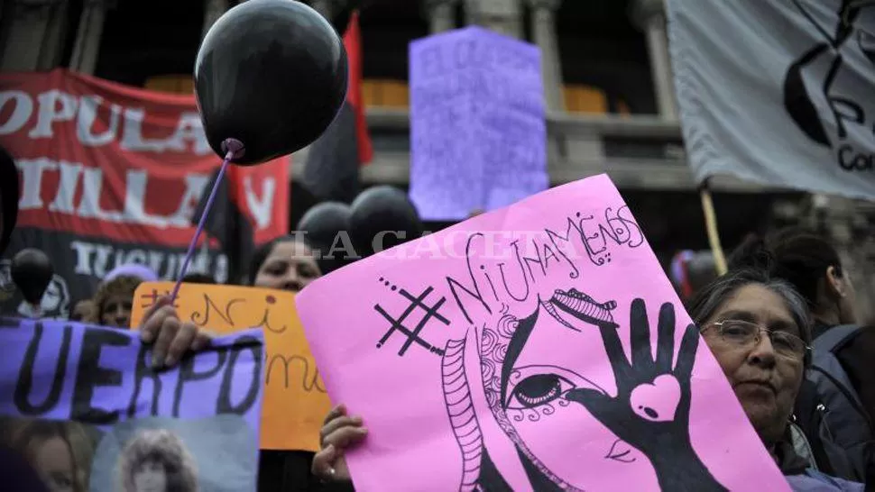 PEDIDO. Mujeres marchan en contra de la violencia de género.