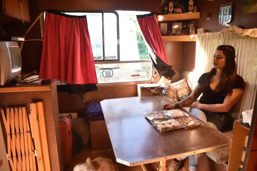 INGRESOS. Los artistas comenzaron a vender cosas dulces para sobrevivir.