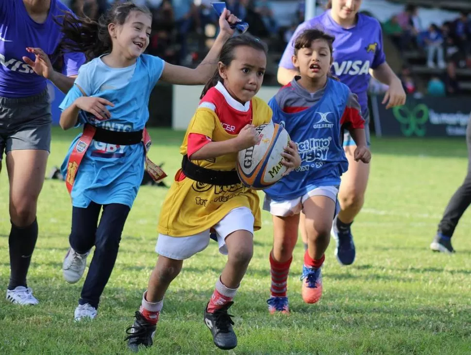 INICIACIÓN. El tag rugby (rugby con cinta) se viene utilizando en infantiles para introducirlos al deporte sin riesgo de contacto. prensa urt 