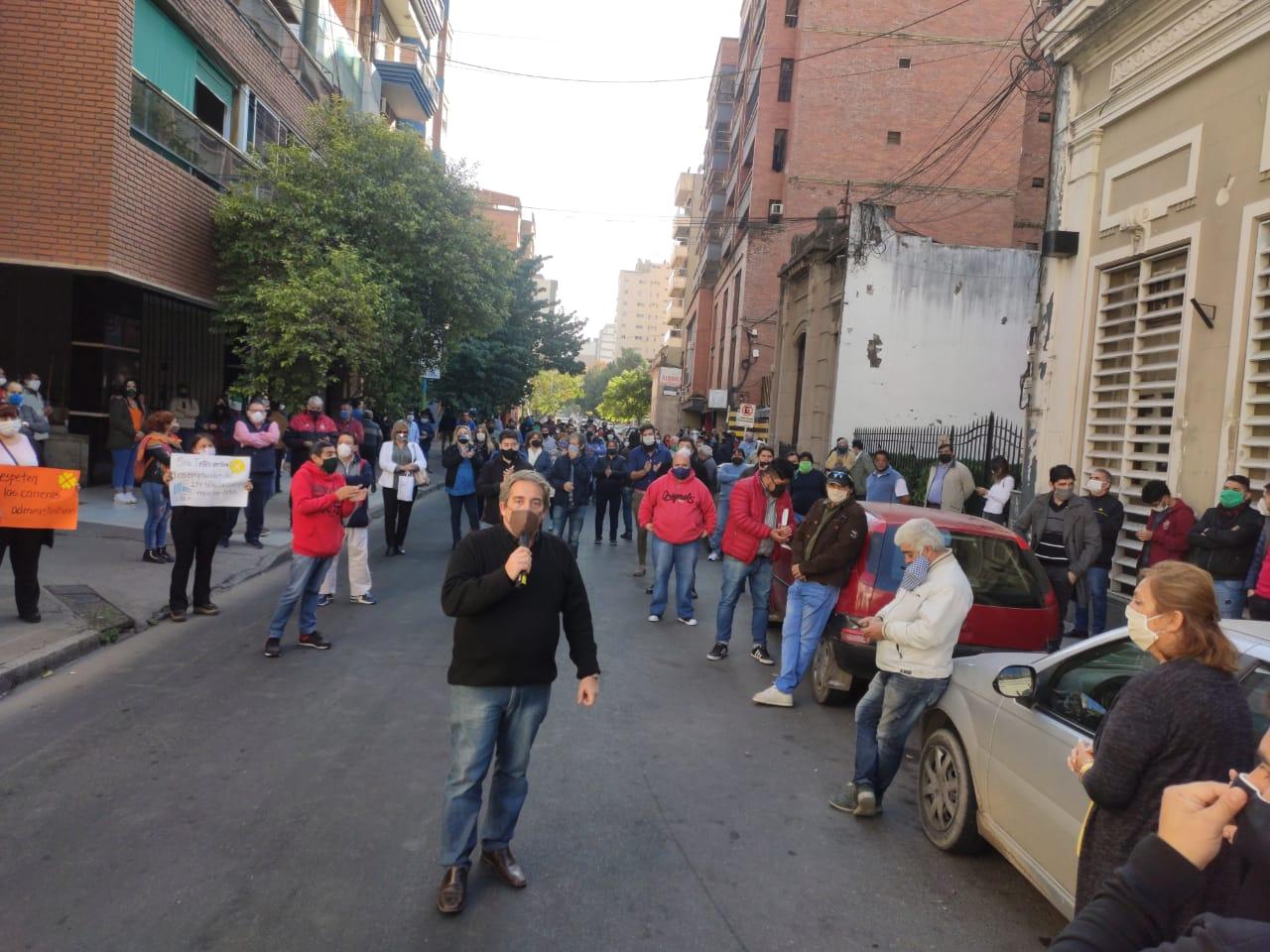 Protesta de trabajadores del IPV: vamos a profundizar las medidas de fuerza, dijeron 