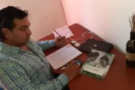 El maestro que enseña con celular: “pago $ 4.000 de teléfono”  