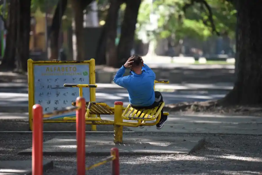 Fotos: así fue otro domingo de cuarentena en las calles tucumanas