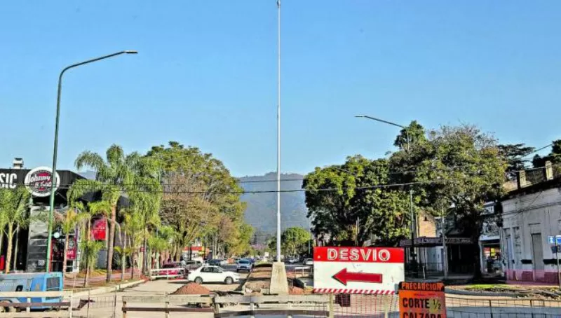 Mañana comienzan a funcionar los semáforos de Aconquija y Solano Vera