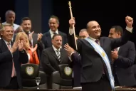 Como si le entregaran, otra  vez, el bastón de mando