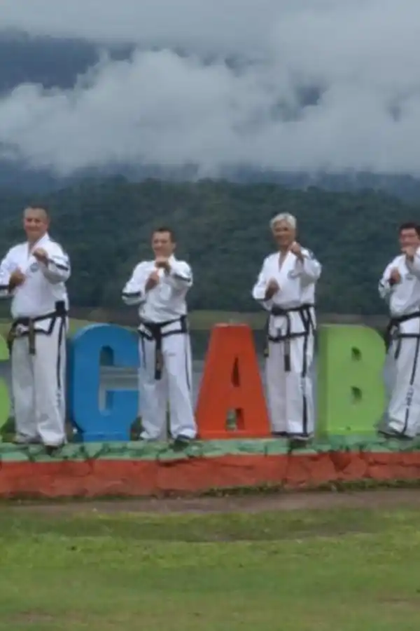 CUIDADOS. La salud de instructores y alumnos es prioridad para Villanueva.  