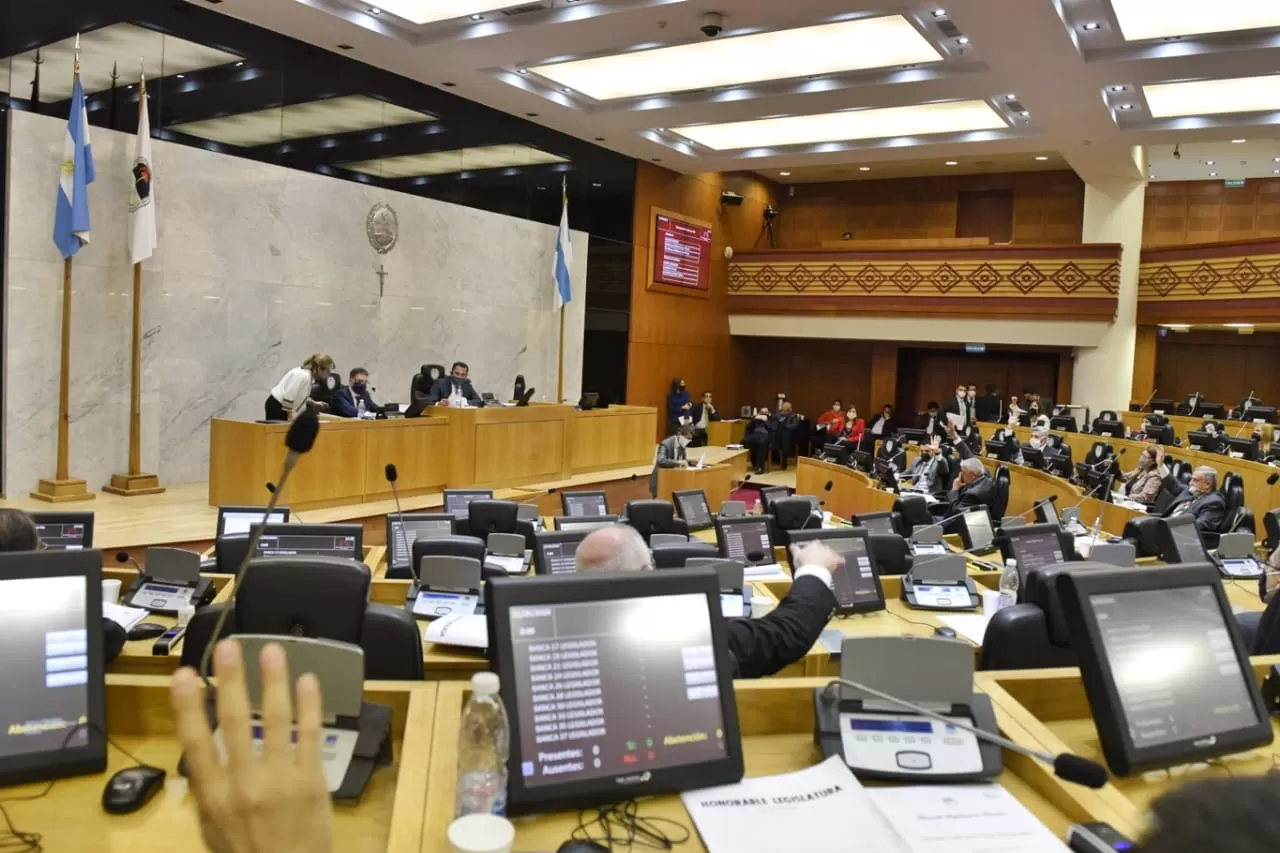 SANCIONADO. Legisladores, en la sesión de hoy, que finalizó cerca de las 15. Foto: Prensa Legislatura