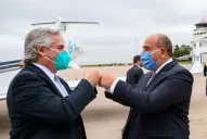 Dos barbijos, dos colores y dos posturas separan al Presidente y a Manzur