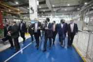 En su primera parada, Fernández analizó la situación de la industria con directivos de Scania