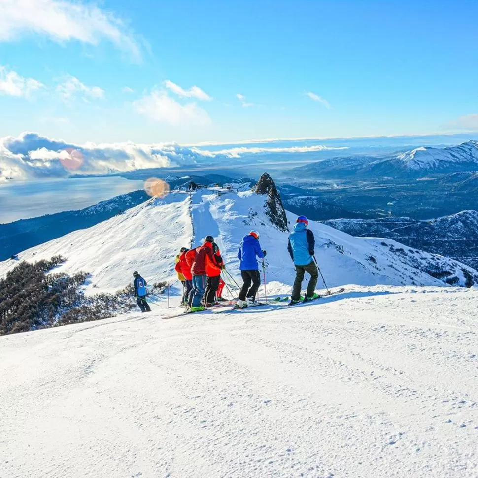 EL PRINCIPAL DESTINO. En Bariloche esperan que las giras estudiantiles del invierno se reprogramen para los meses siguientes al reinicio de las clases.  bariloche turismo