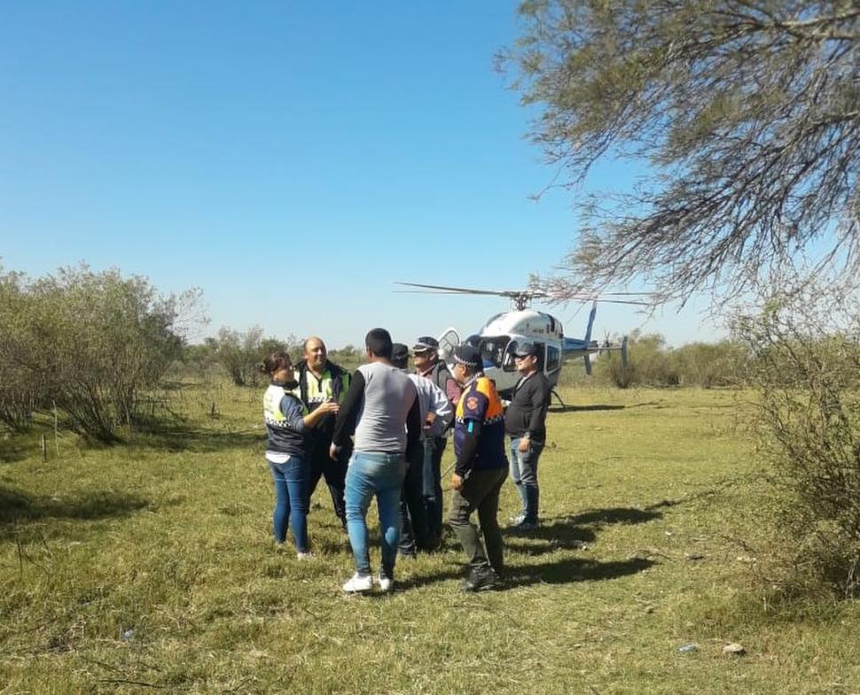 MÁS RASTRILLAJES. Los agentes ampliarán la zona con el vuelo del helicóptero de la Policía. Más de 200 hombres realizan la tarea.