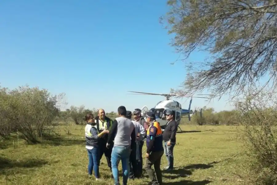 MÁS RASTRILLAJES. Los agentes ampliarán la zona con el vuelo del helicóptero de la Policía. Más de 200 hombres realizan la tarea.