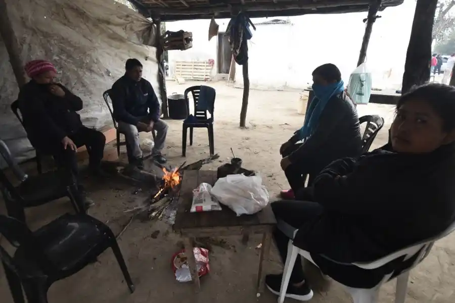 DOLOR. Familiares, en la vivienda que estaba construyendo Espinoza. 