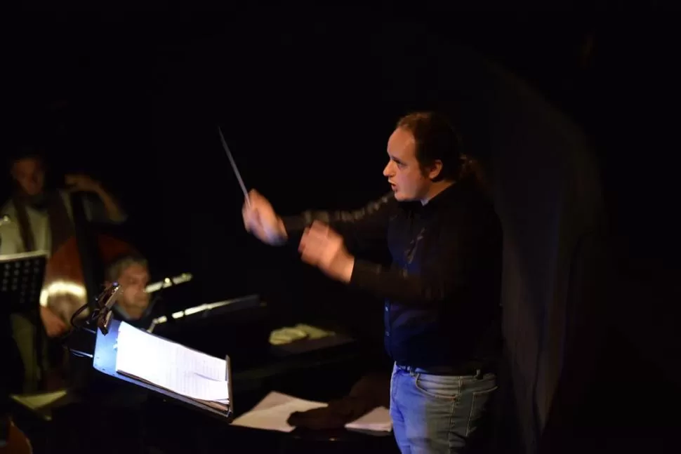 LA BATUTA. El director de la Orquesta Estable provincial, Alejandro Jassan. 