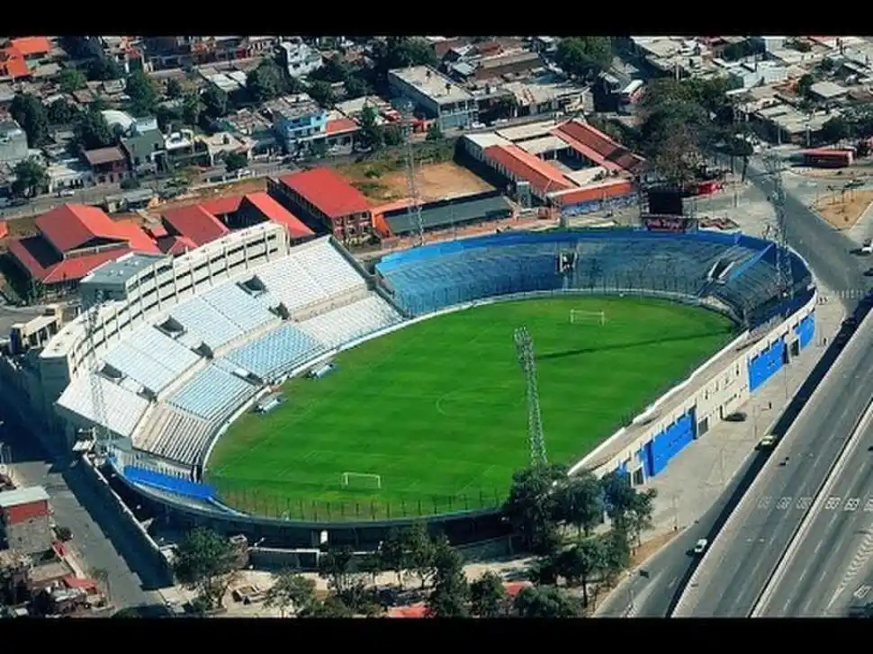 UN LUGAR APTO. El estadio “23 de Agosto” de Gimnasia de Jujuy tienen buena infraestructura y una ubicación privilegiada.