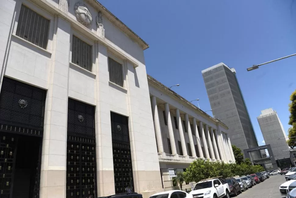 RETORNO AL DESPACHO. El palacio de Tribunales reabrirá sus puertas para la atención al público pasado mañana. la gaceta / foto de franco vera
