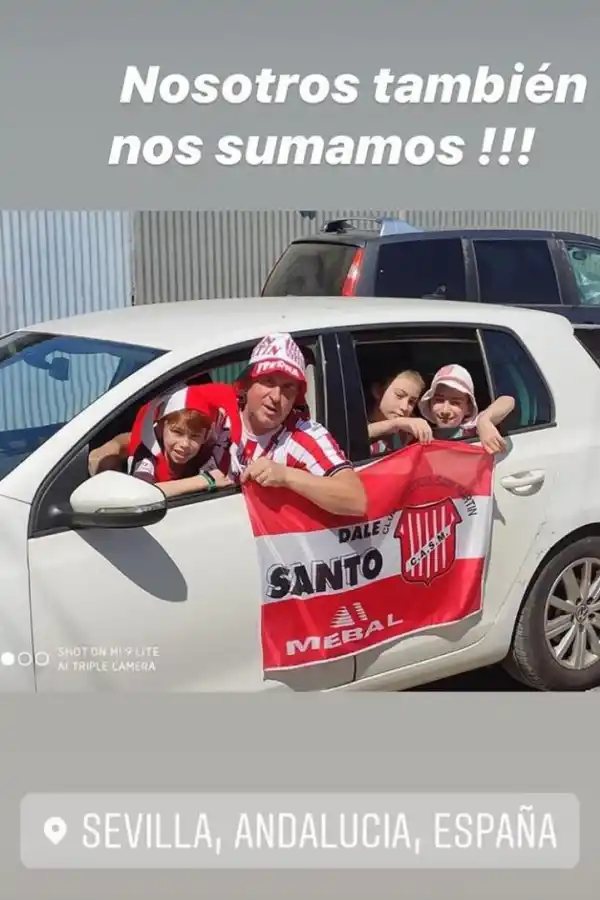 TONADA TUCUMANA. En Sevilla, una familia “santa” salió a recorrer las calles.