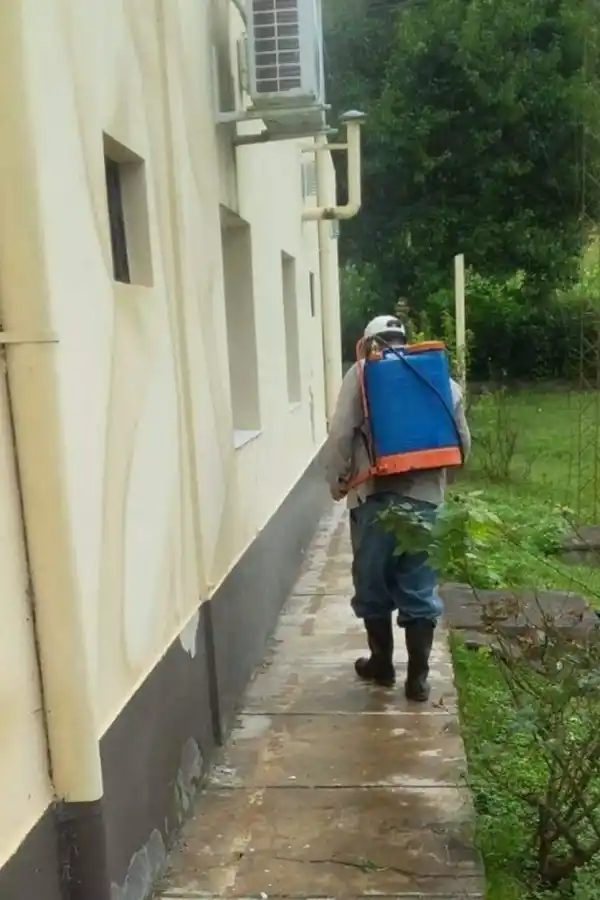 La comuna hizo desinfecciones por el dengue, pero los sorprendió el coronavirus. 