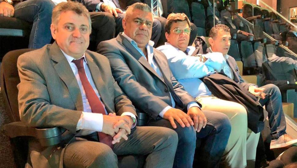 EN 2018. Tapia y Leito, en el Peñarol 3-Atlético 1, con Wilmar Valdez y Jorge Barrera, presidentes de la AUF y el “Carbonero”. 