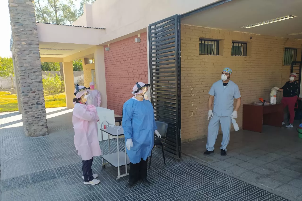 Los médicos que realizaron los hisopados en las localidades de Trancas. 