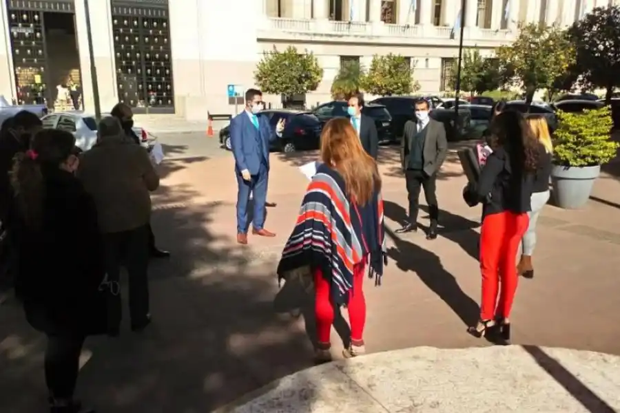 REUNIÓN. Abogados disconformes con el funcionamiento del Poder Judicial discuten sobre cómo hacer oír sus reclamos. la gaceta 