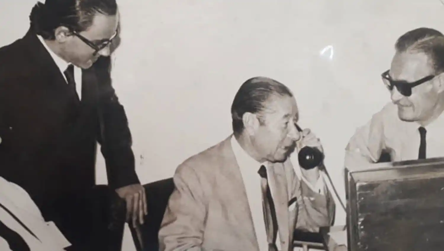 ENTREVISTA. Leguisamo, desde el hipódromo, charlando para una radio de Buenos Aires.