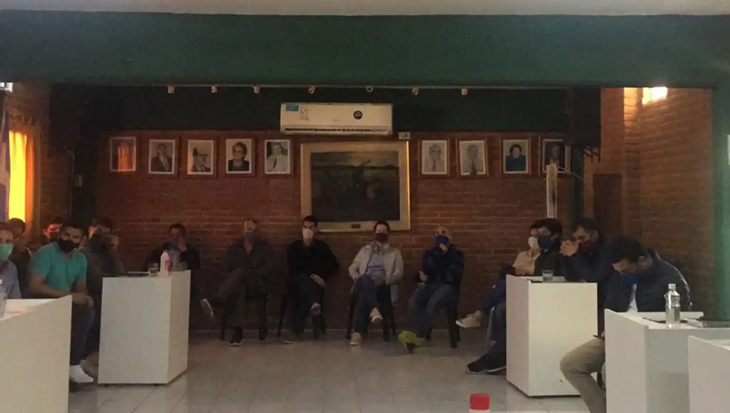 Reunión en el Concejo de Yerba Buena