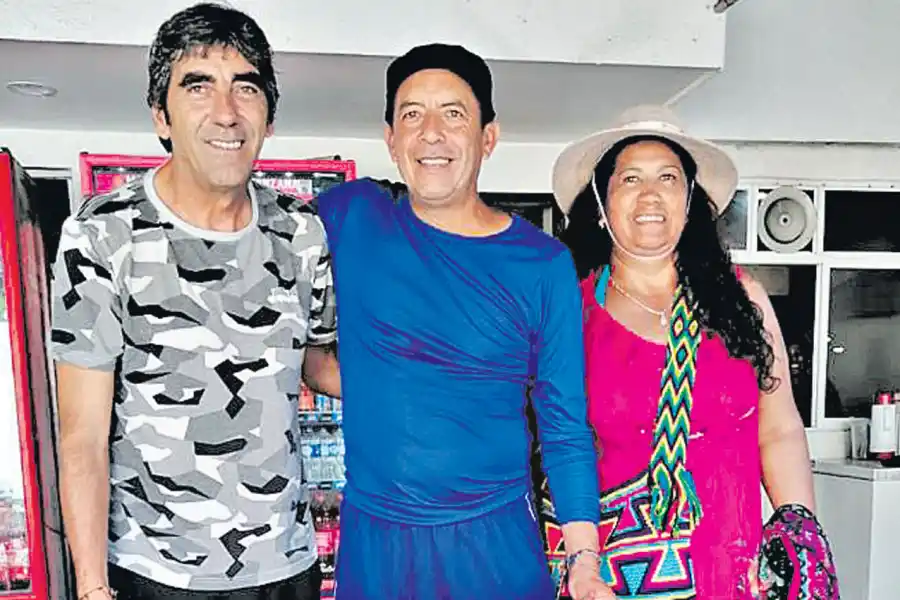 POSTALES. Oscar Eduardo Juárez transitó varias etapas en su vida. Integró aquel inolvidable plantel “santo” de los 80. Hoy es un próspero empresario gastronómico en Cartagena.