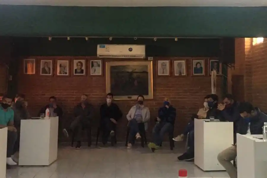 Reunión en el Concejo de Yerba Buena