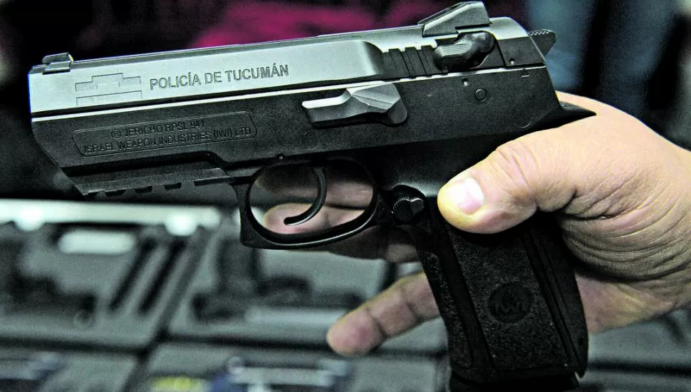 TRISTE DEBUT. La pistola Jericho, que integraba el paquete de armas que el Gobierno había comprado por U$S 8,5 millones, se cobró la vida de un inocente.