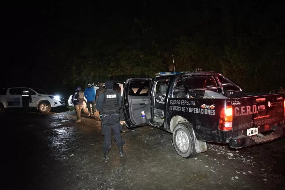 EN CATAMARCA. Los rescatistas de la Policía en la zona donde encontraron los restos del trabajador rural. la gaceta / foto de Osvaldo Ripoll