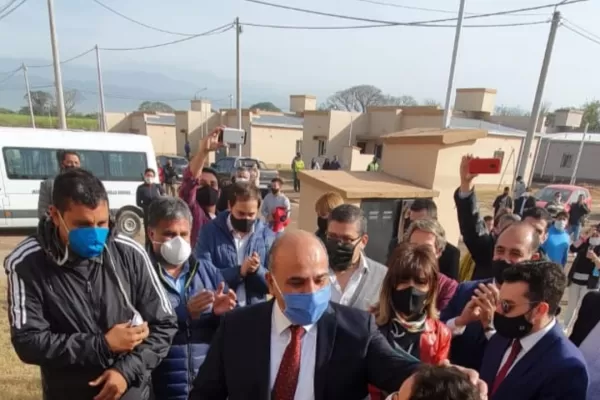 En un acto de Manzur en San Andrés no se respetó la distancia entre las personas