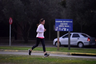 ¿Se podrá salir a correr y andar en bici? Difundirán la lista de deportes autorizados en Tucumán