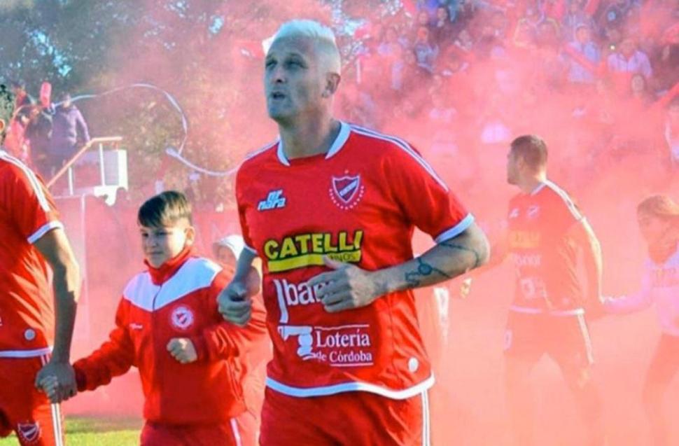 ACTUALIDAD. Con casi 40 años, juega en Monte Maíz, un equipo de la Liga Regional de Béccar Varela (Córdoba).