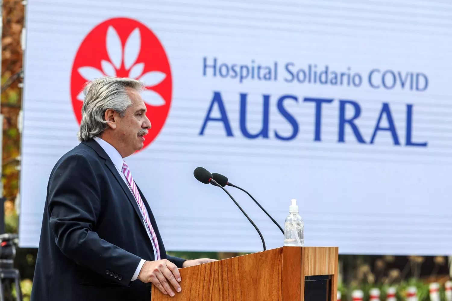 EN PILAR. El presidente Alberto Fernández encabezó la inauguración de un hospital solidario.