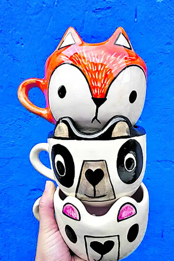 CERÁMICA. Divertidas tacitas con figuras de animales.