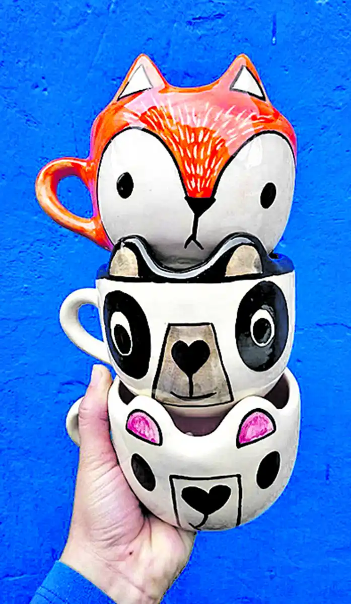 CERÁMICA. Divertidas tacitas con figuras de animales.