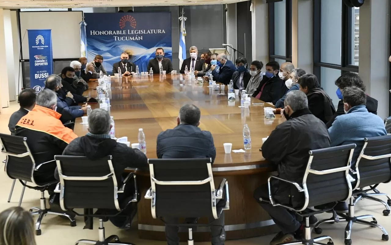 REUNIÓN. Jaldo coordinó el encuentro con representantes del deporte. Foto: Prensa Legislatura